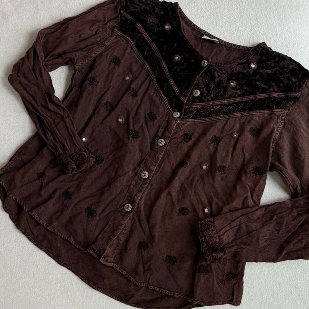 Brown velvet button up vintage blouse - Picture 2 of 7